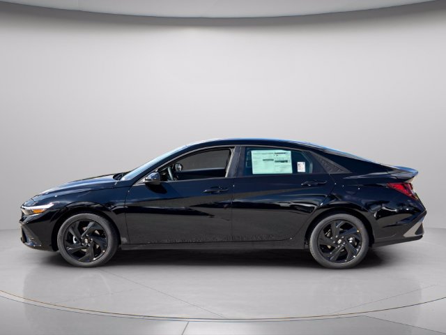 New 2026 Hyundai Elantra SEL Sport FWD image 2