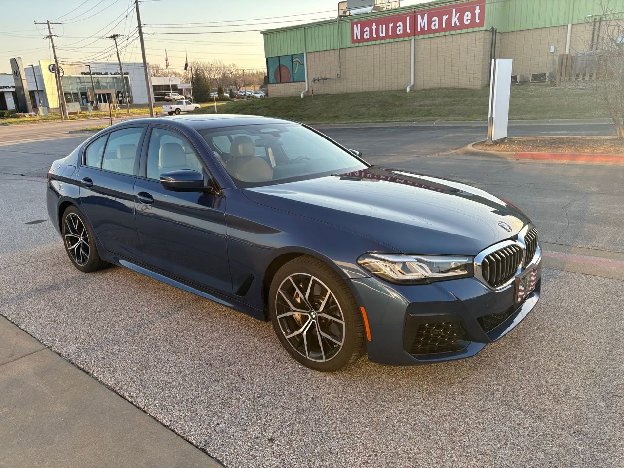 Used 2023 BMW 540i xDrive w/ M Sport Package image 3