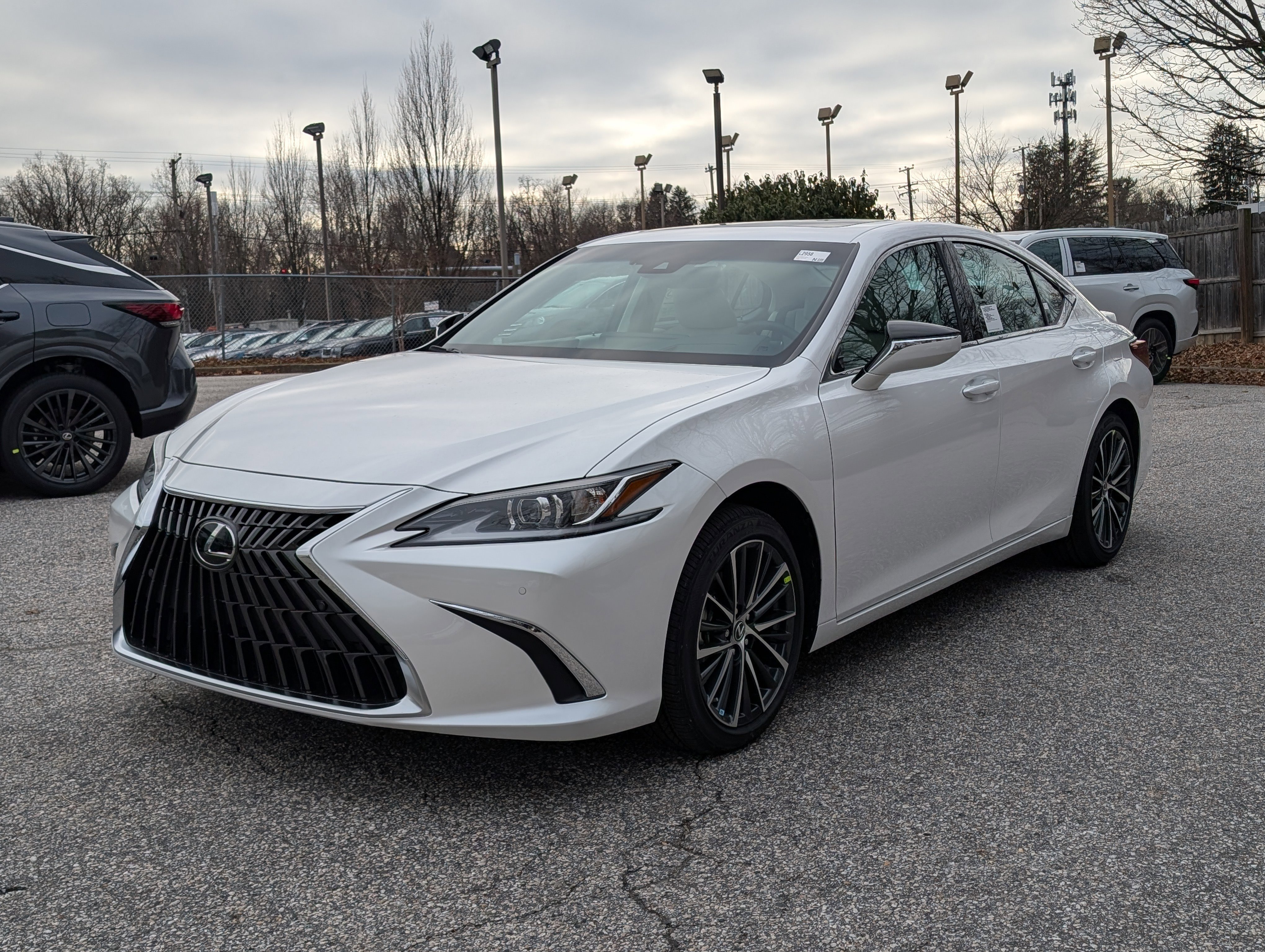 New 2025 Lexus ES 350 w/ Premium Package image 4