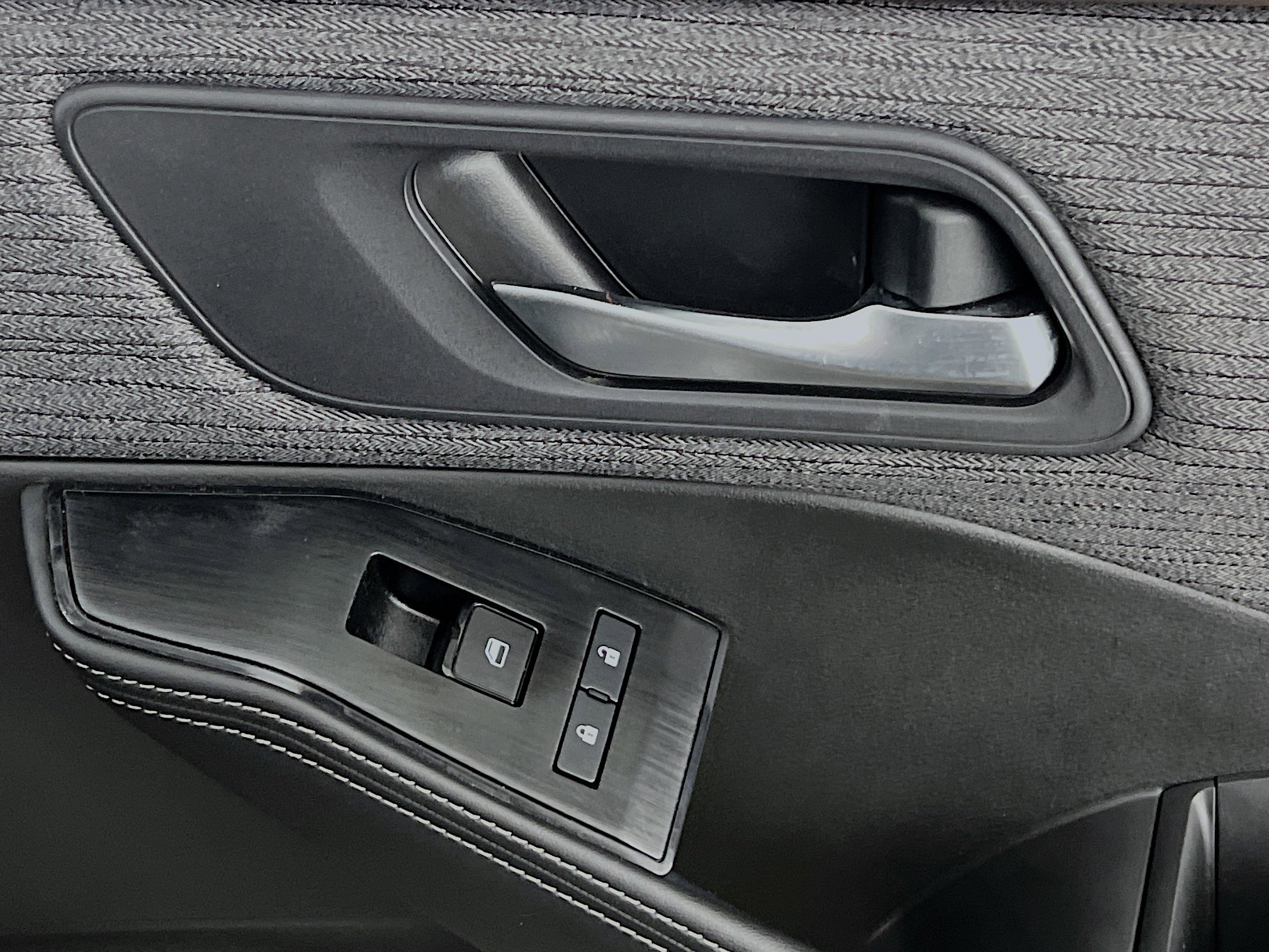 Used 2023 Nissan Rogue SV image 32