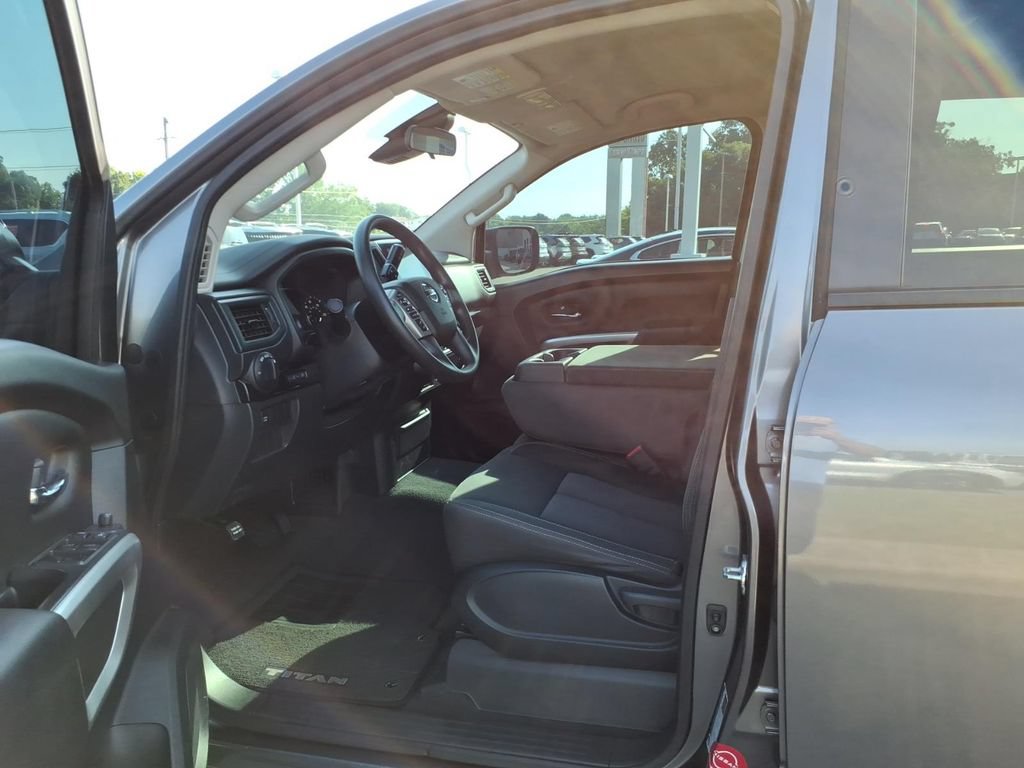 Certified 2022 Nissan Titan SV RWD image 4