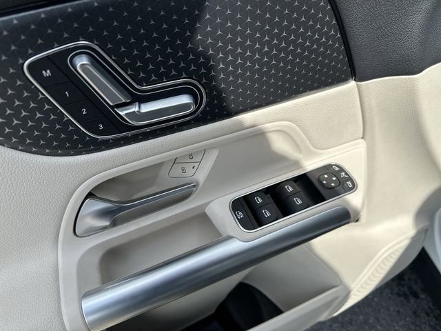 Used 2025 Mercedes-Benz GLA 250 4MATIC image 17