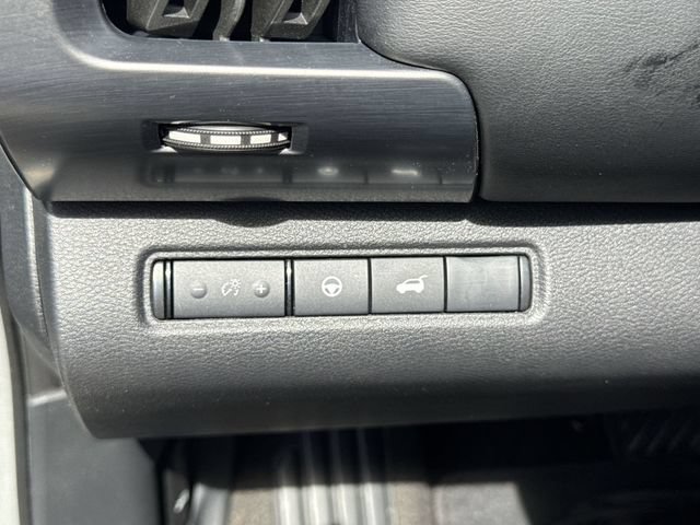 Used 2025 Nissan Pathfinder SL FWD image 34