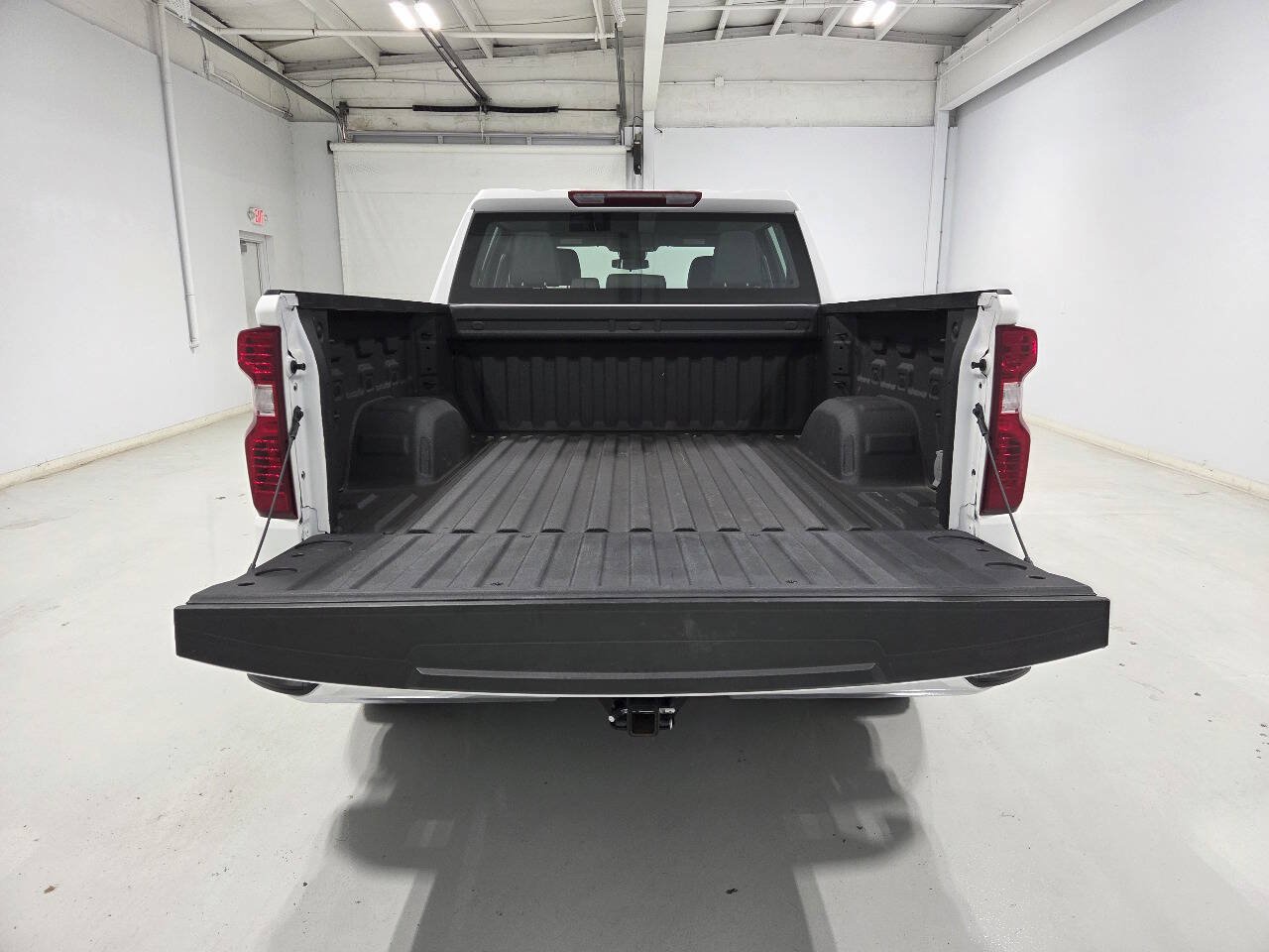 Used 2024 Chevrolet Silverado 1500 W/T w/ Trailering Package AWD/4WD image 9