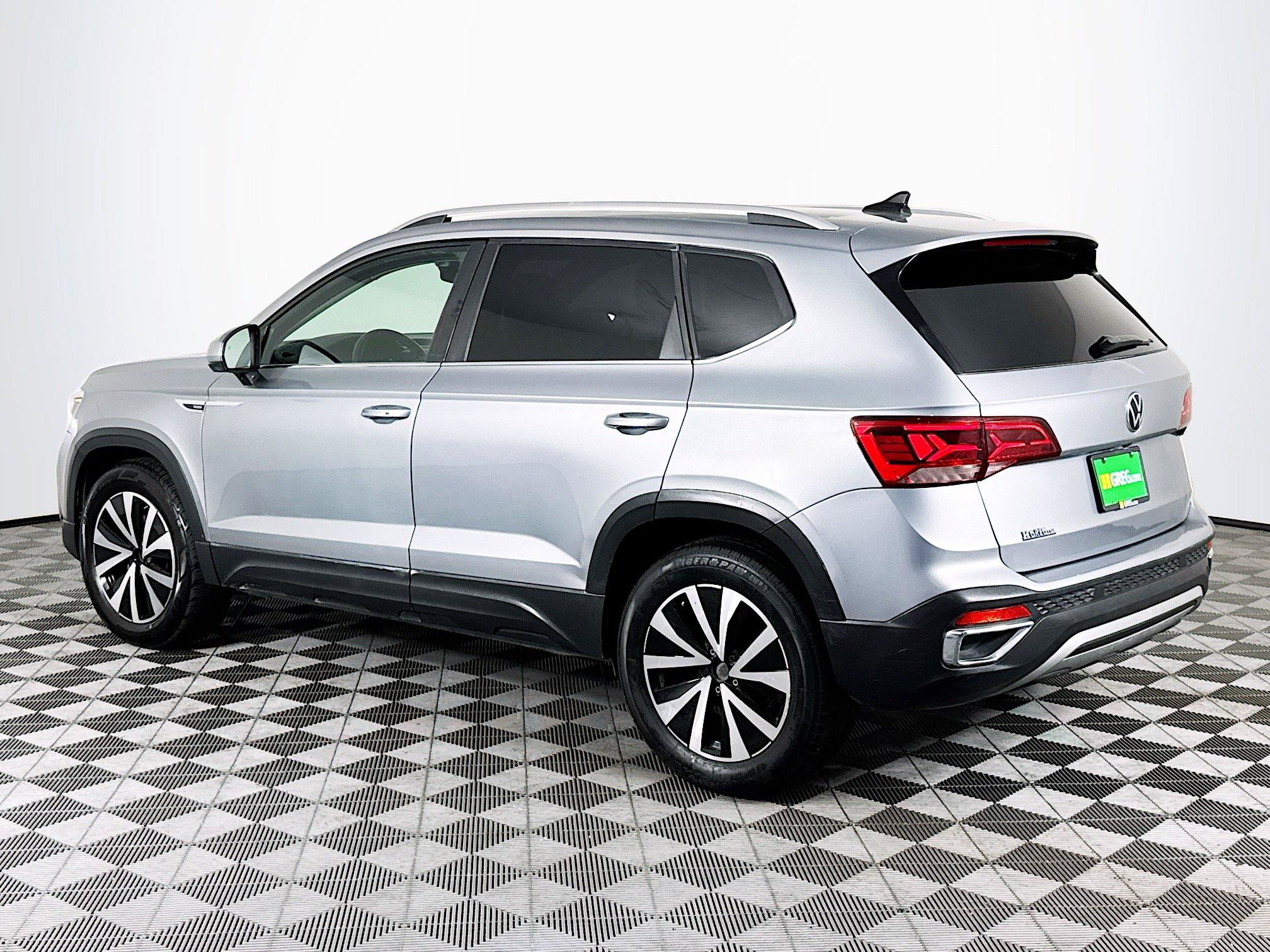 Used 2024 Volkswagen Taos SE FWD image 6