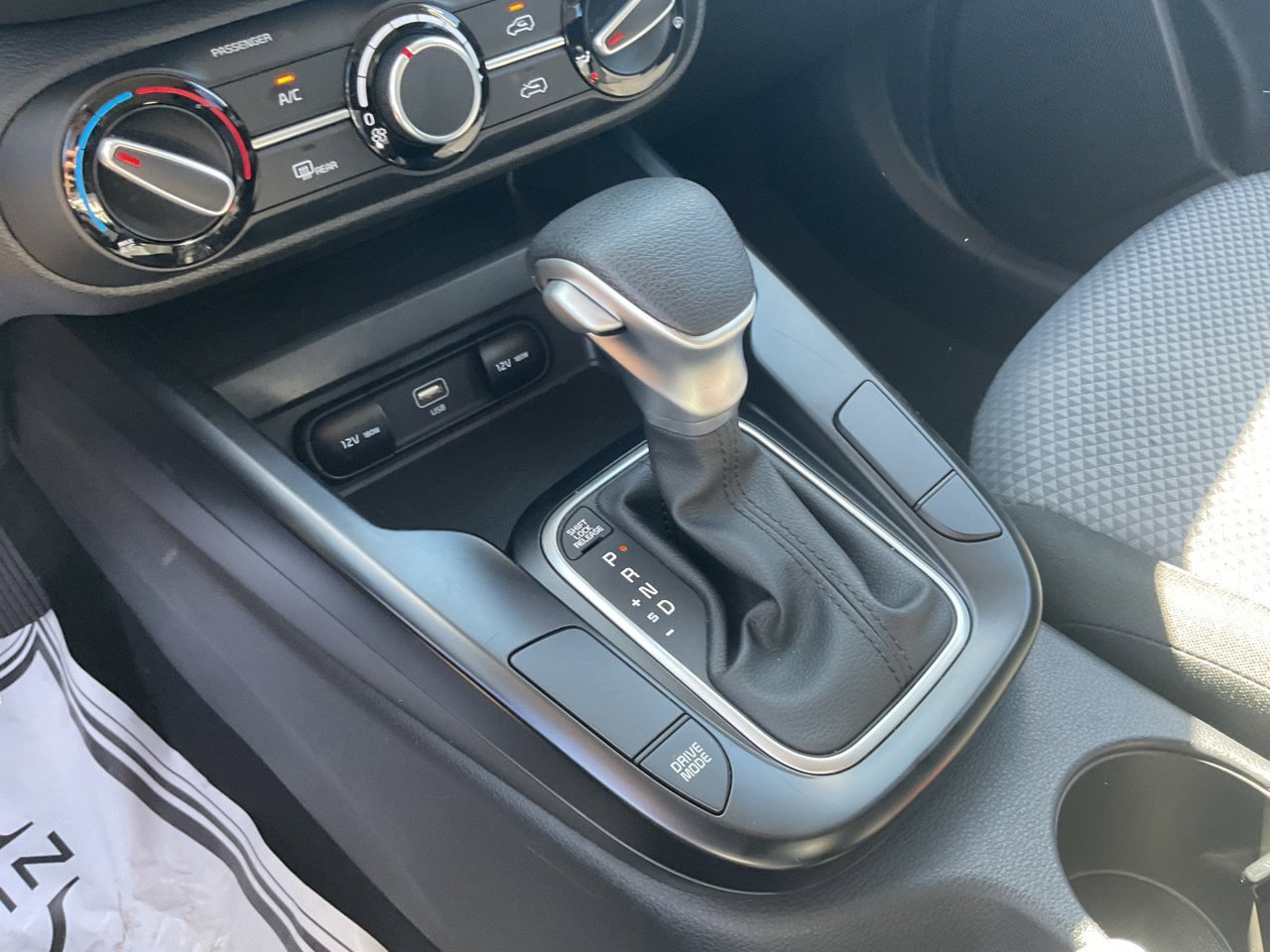 Used 2025 Kia Soul LX w/ LX Technology Package FWD image 22