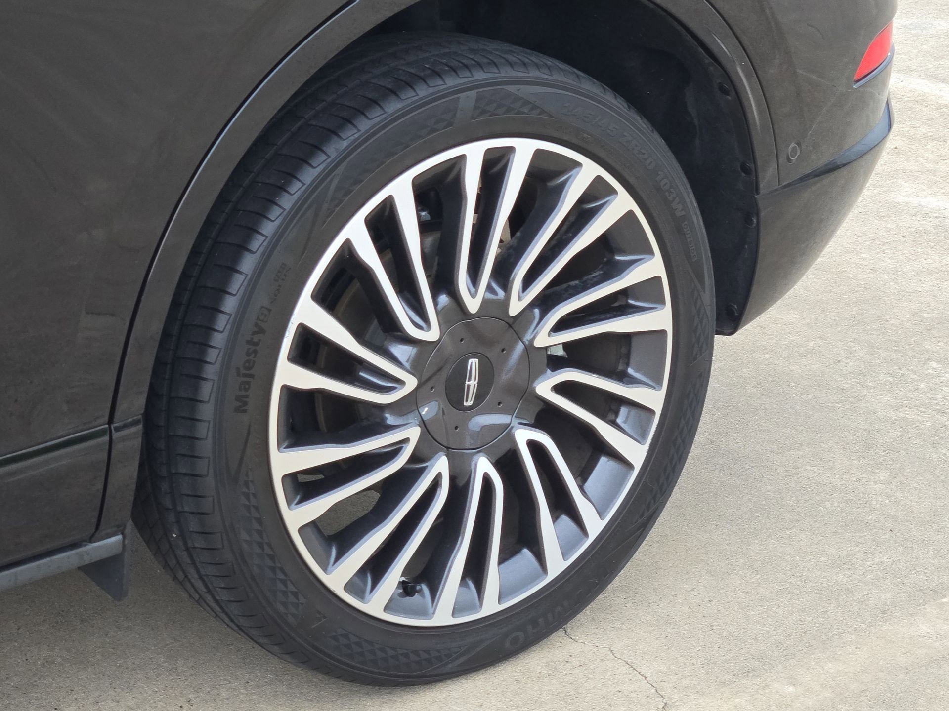 Used 2021 Lincoln Corsair Reserve w/ Equipment Group 201A FWD image 12