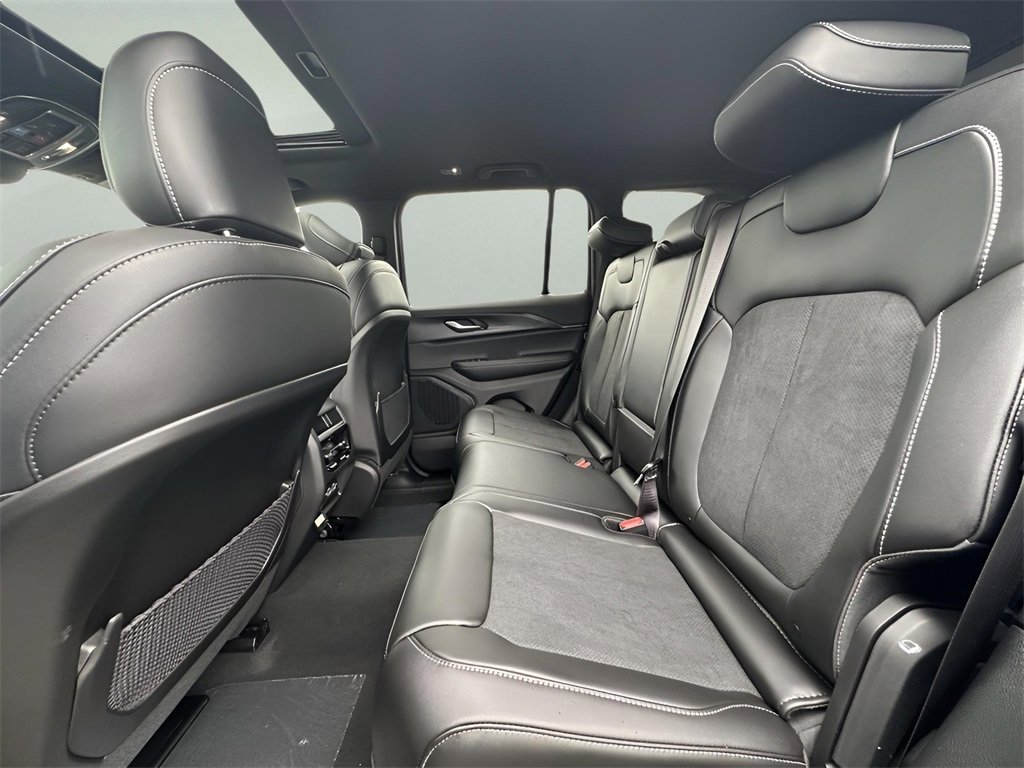 New 2025 Jeep Grand Cherokee Altitude image 33