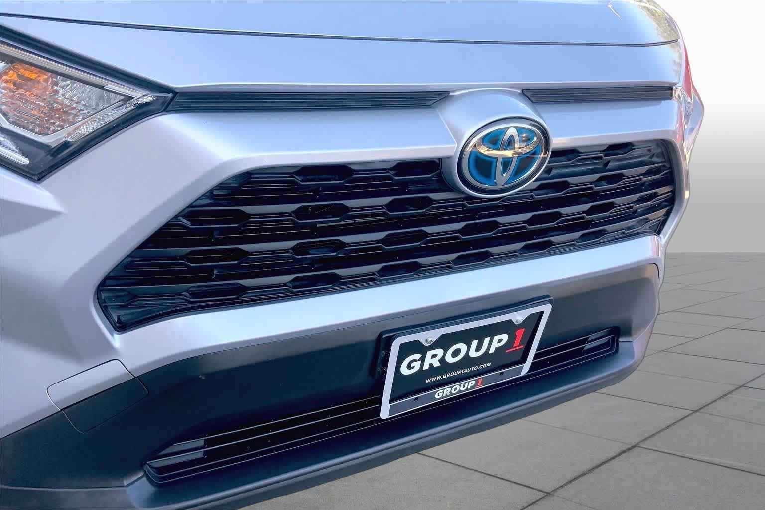 Used 2021 Toyota RAV4 XLE Premium AWD/4WD image 29
