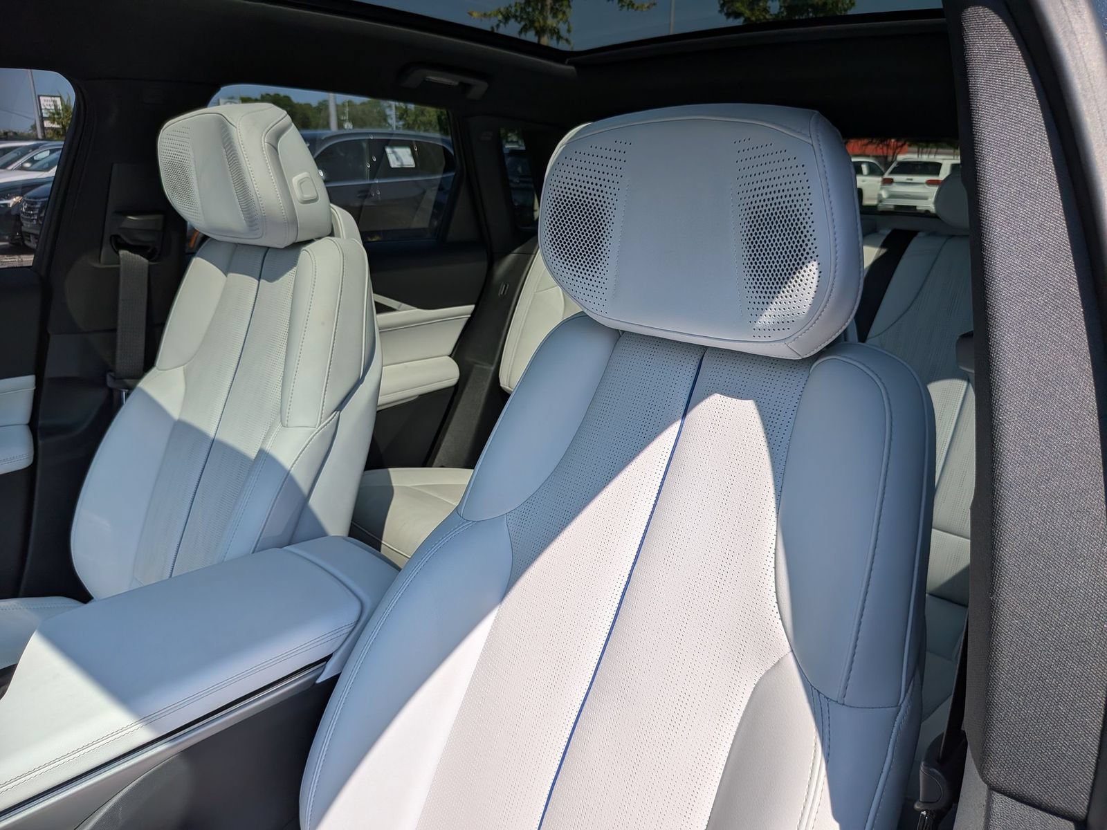 Used 2024 Cadillac Lyriq Sport RWD image 15