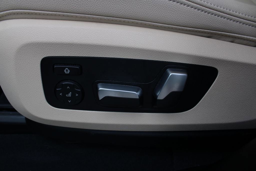 Used 2019 BMW X5 xDrive40i w/ Executive Package image 28