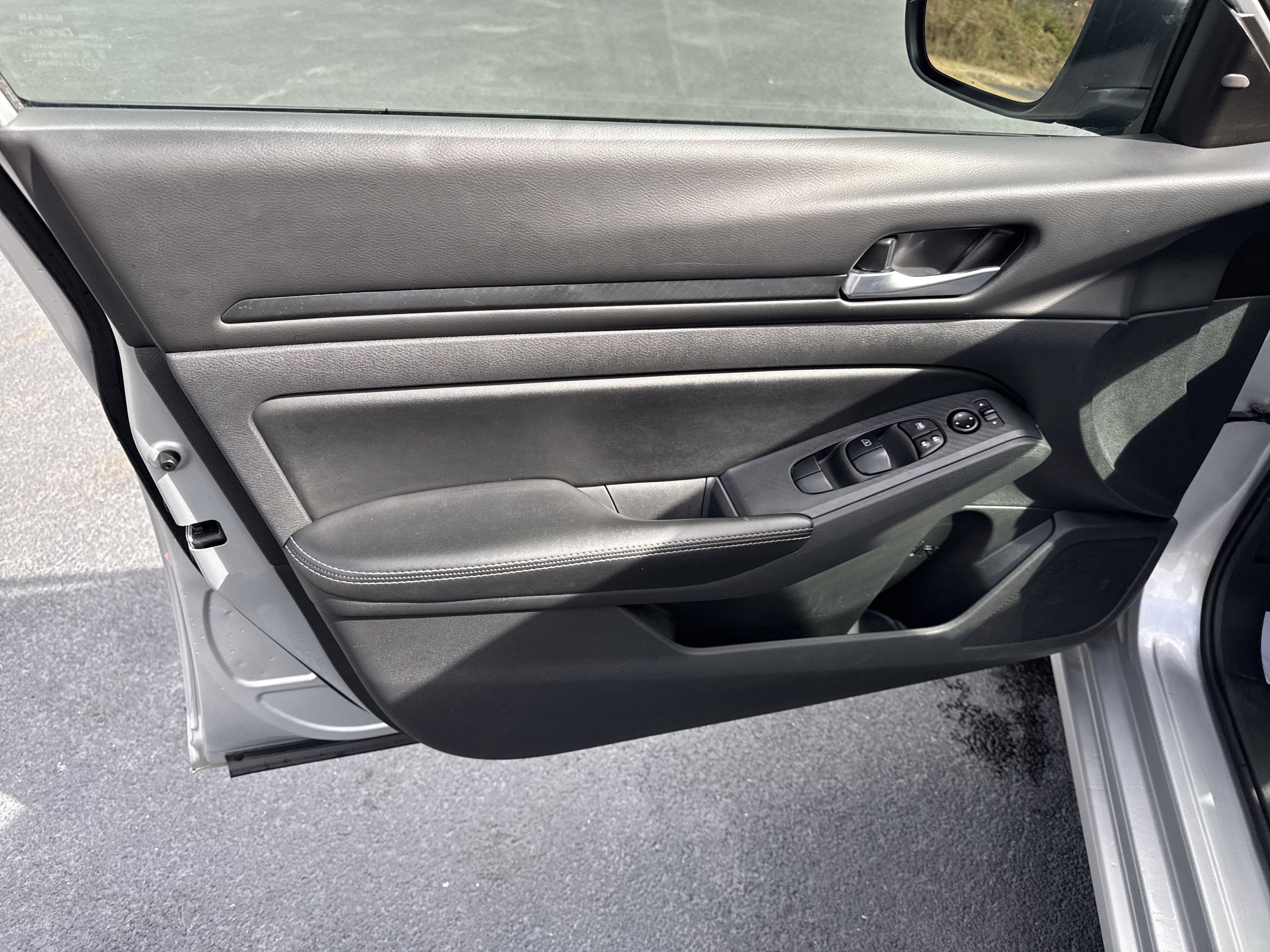 Used 2024 Nissan Altima 2.5 SV FWD image 22