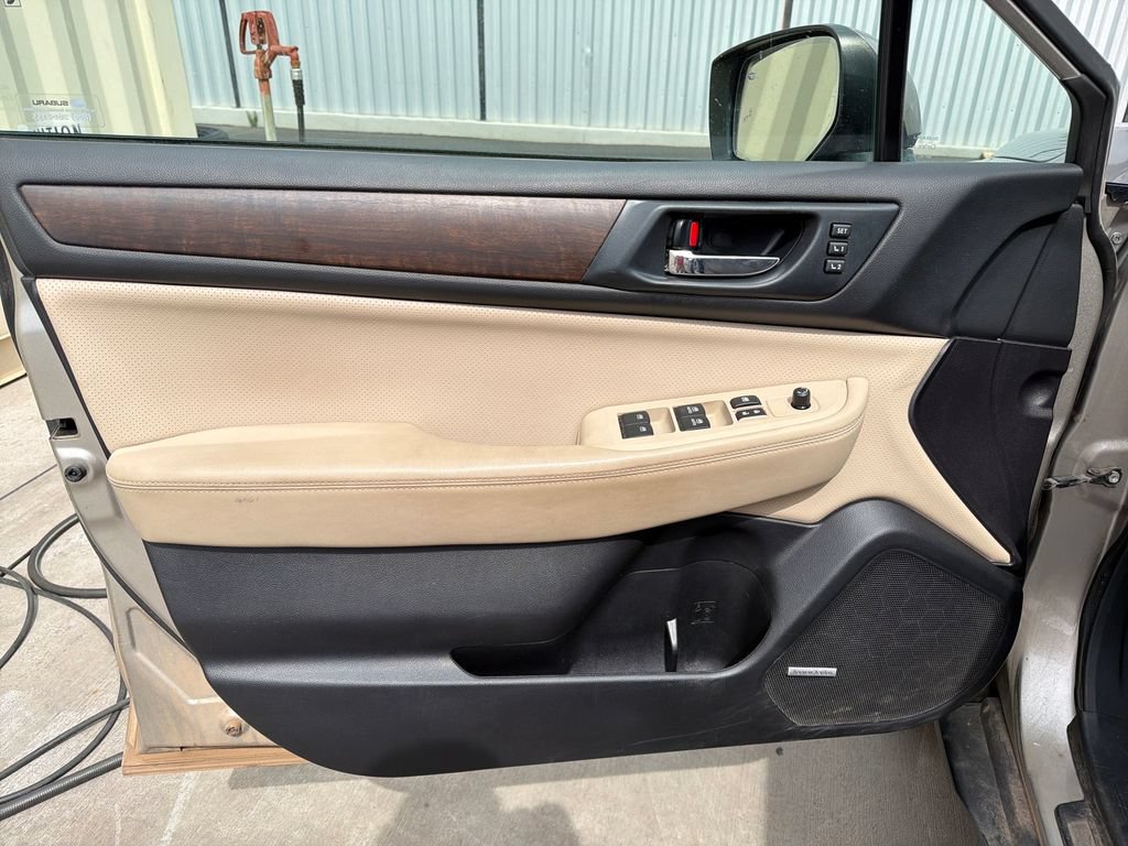 Used 2017 Subaru Outback 2.5i Limited AWD/4WD image 9