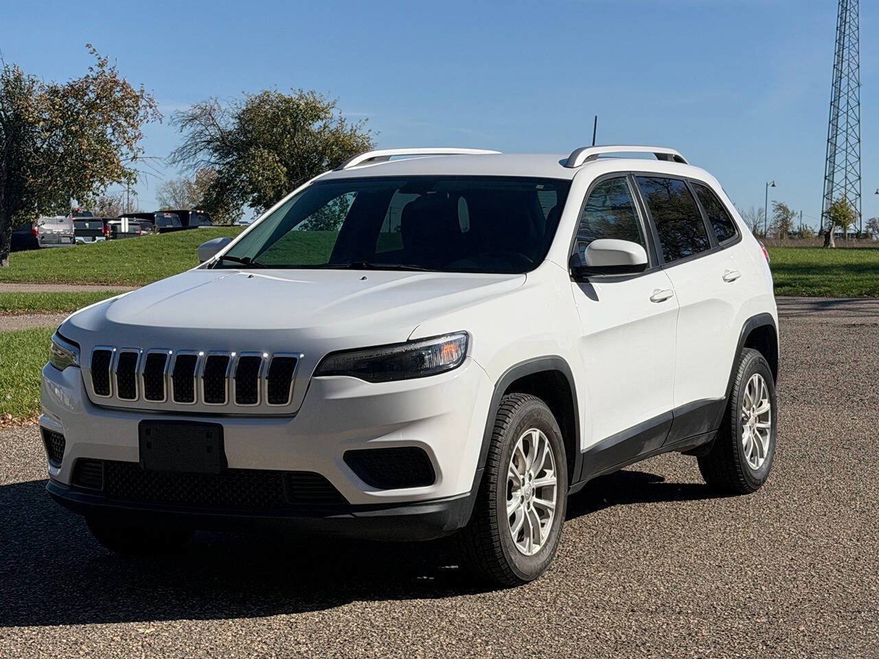 Used 2020 Jeep Cherokee Latitude w/ Cold Weather Group AWD/4WD image 1