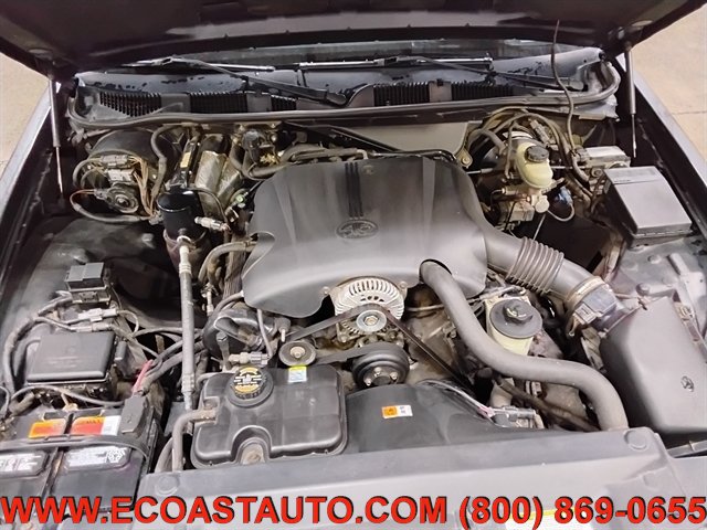 Used 2001 Ford Crown Victoria LX RWD image 9
