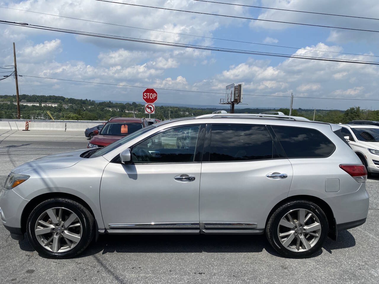 Used 2015 Nissan Pathfinder Platinum w/ Cargo Package FWD image 8