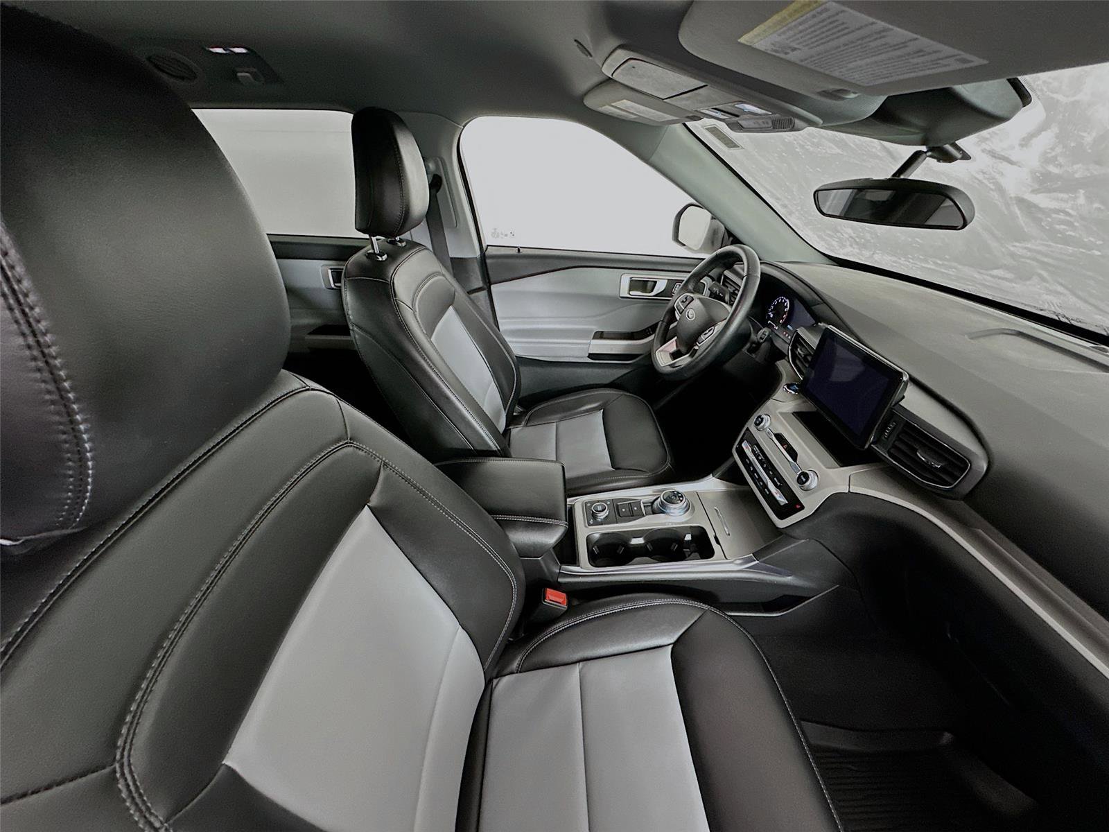 Used 2024 Ford Explorer XLT w/ Equipment Group 202A image 27