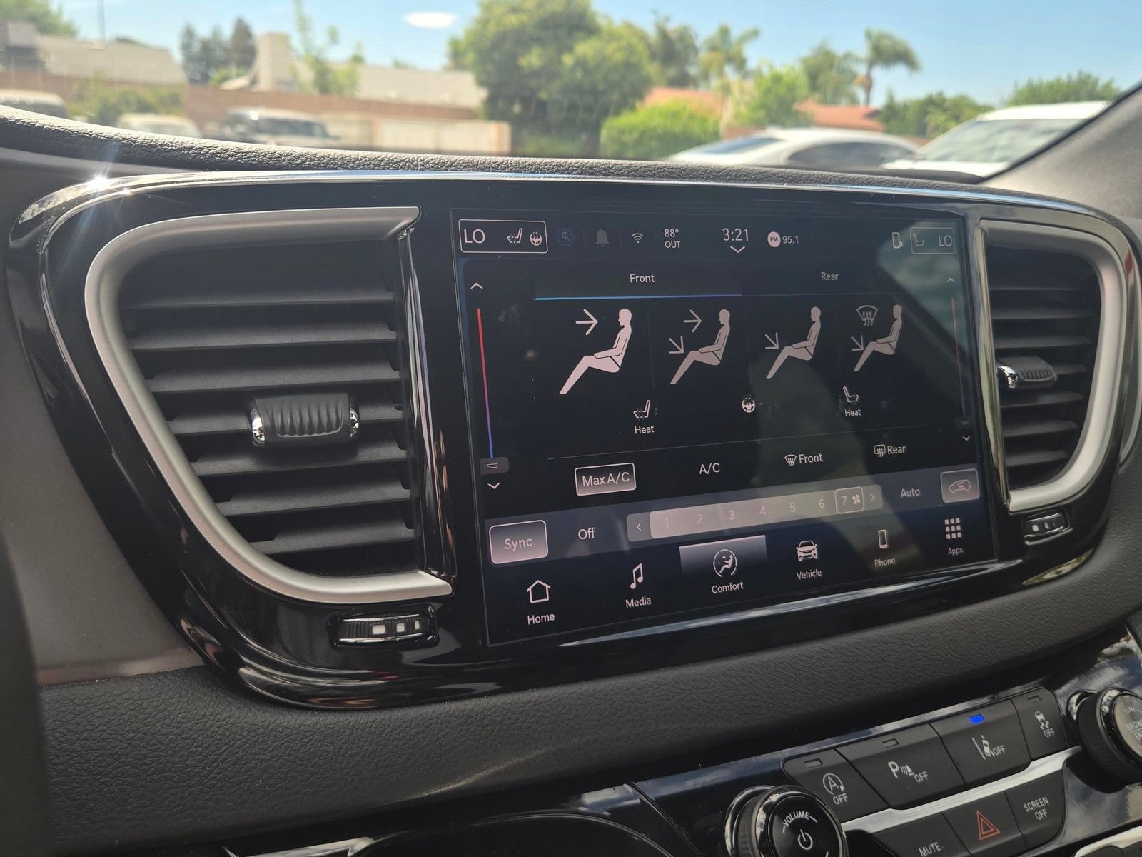 Used 2025 Chrysler Pacifica Select FWD image 26