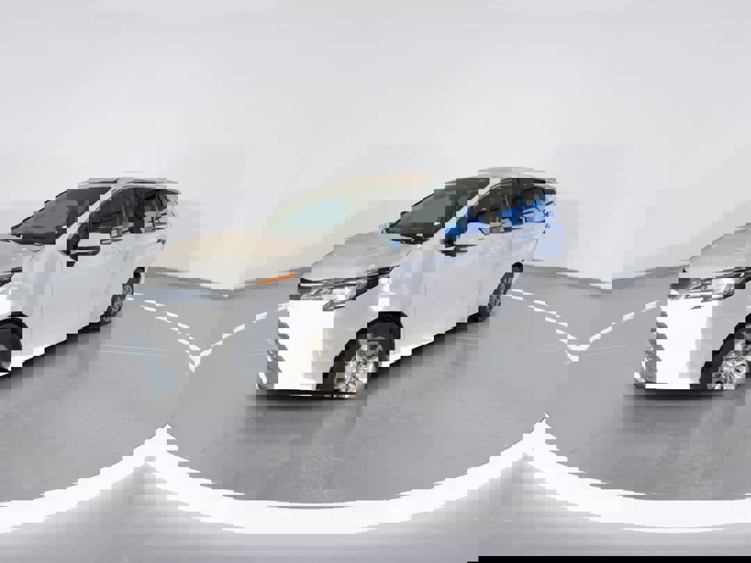 Used 2023 Toyota Sienna LE image 4