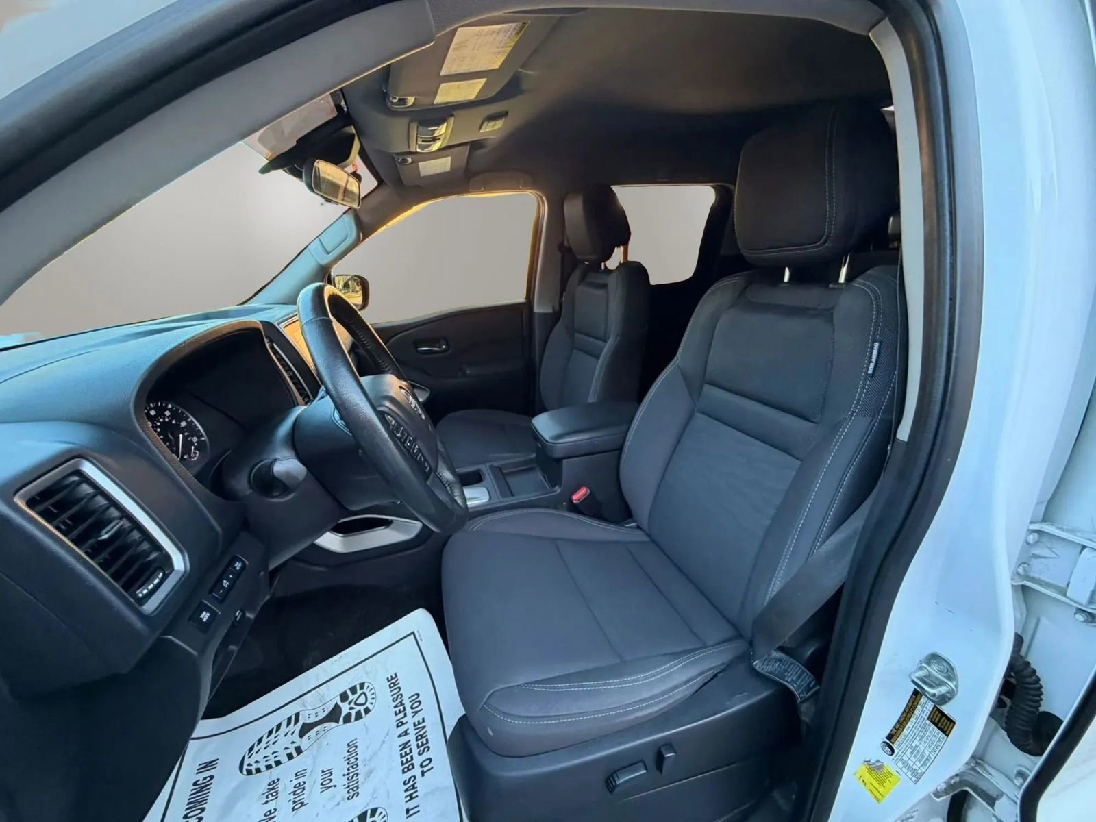 Used 2022 Nissan Frontier SV w/ Graphics Package RWD image 25