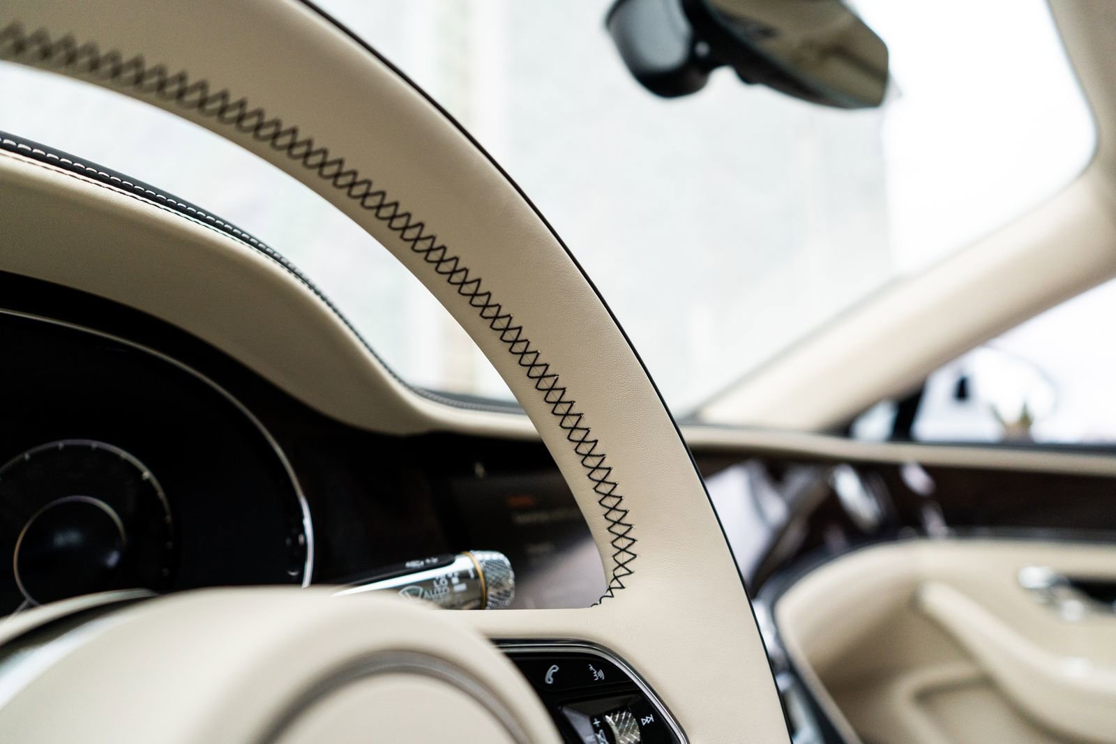 New 2026 Bentley Flying Spur Plug-In Hybrid image 32
