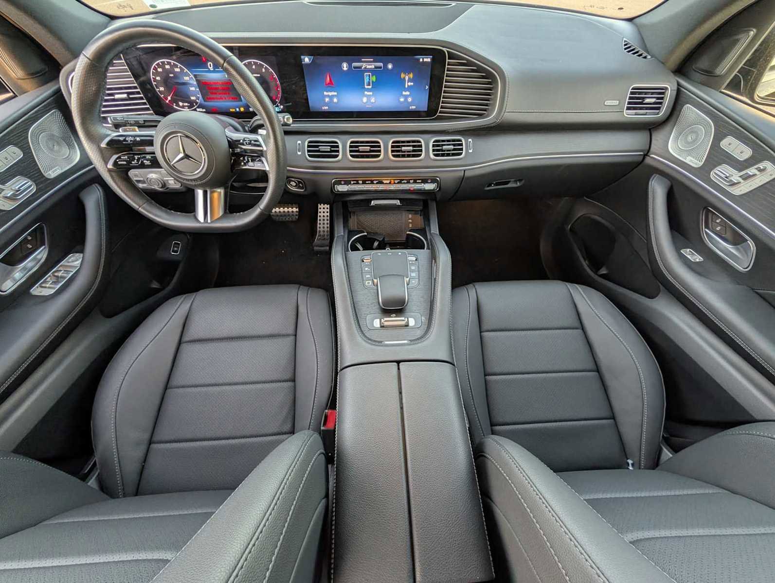 Used 2025 Mercedes-Benz GLS 450 4MATIC image 9