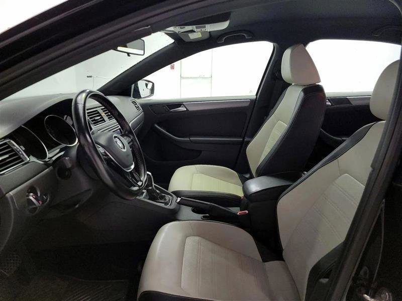 Used 2016 Volkswagen Jetta Sport w/ Lighting Package FWD image 5