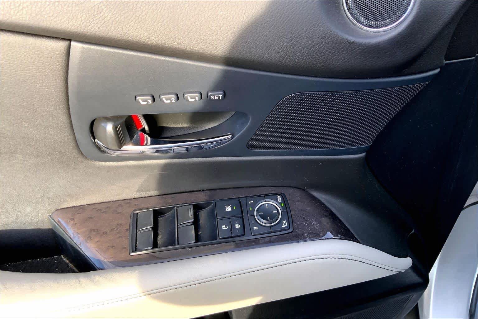 Used 2015 Lexus RX 450h AWD image 36
