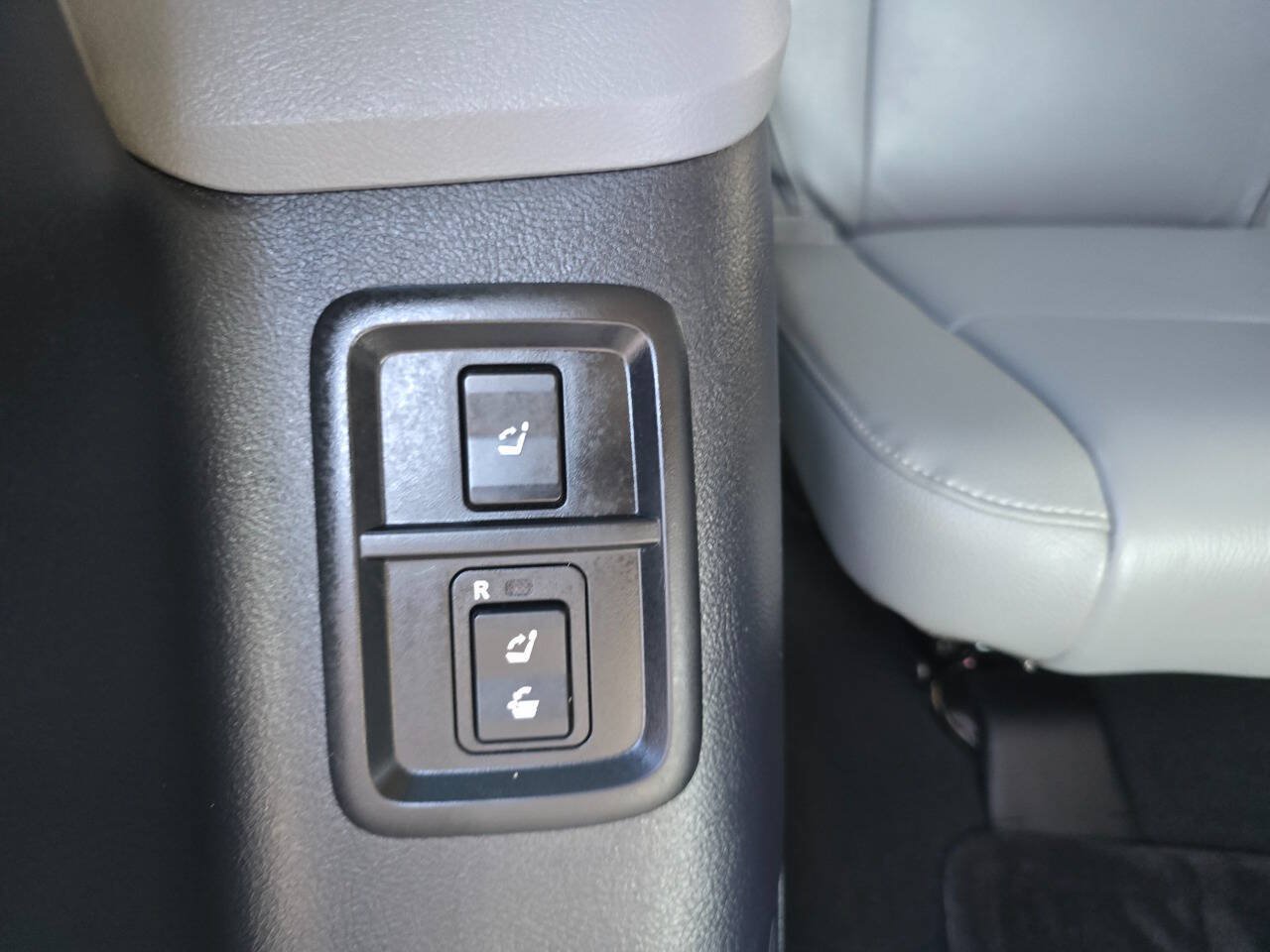 Used 2020 Toyota Sequoia Limited w/ Safety & Convenience Package AWD/4WD image 37