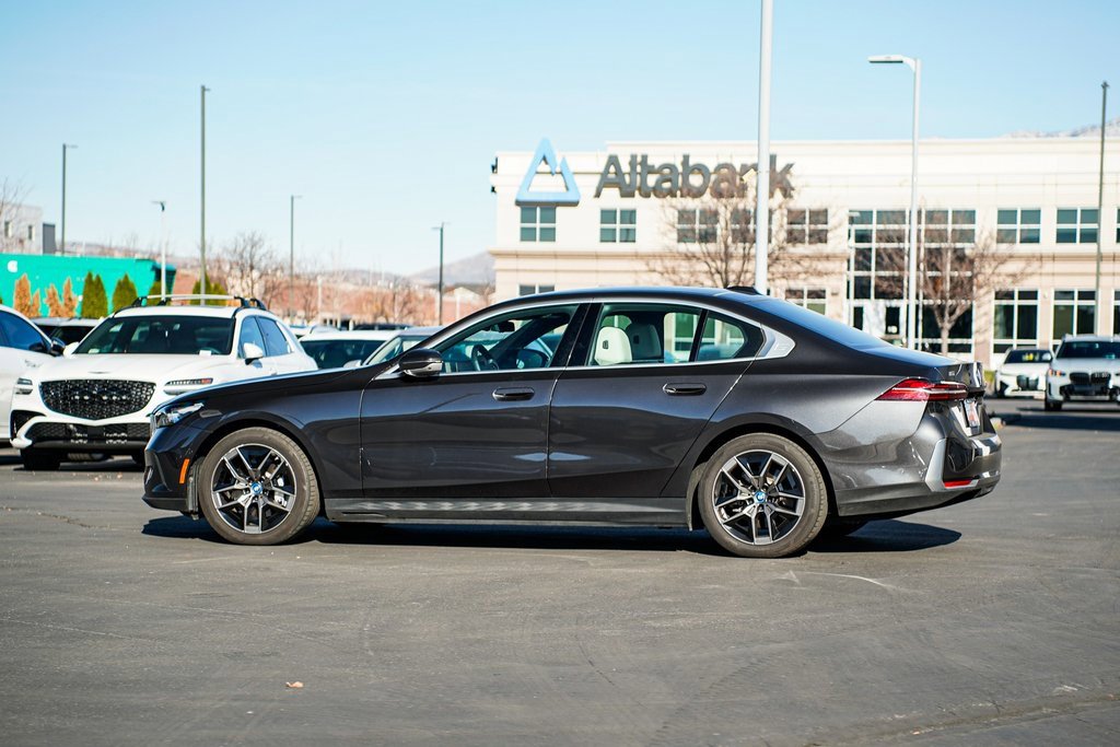 Used 2025 BMW i5 xDrive40 w/ Premium Package image 7