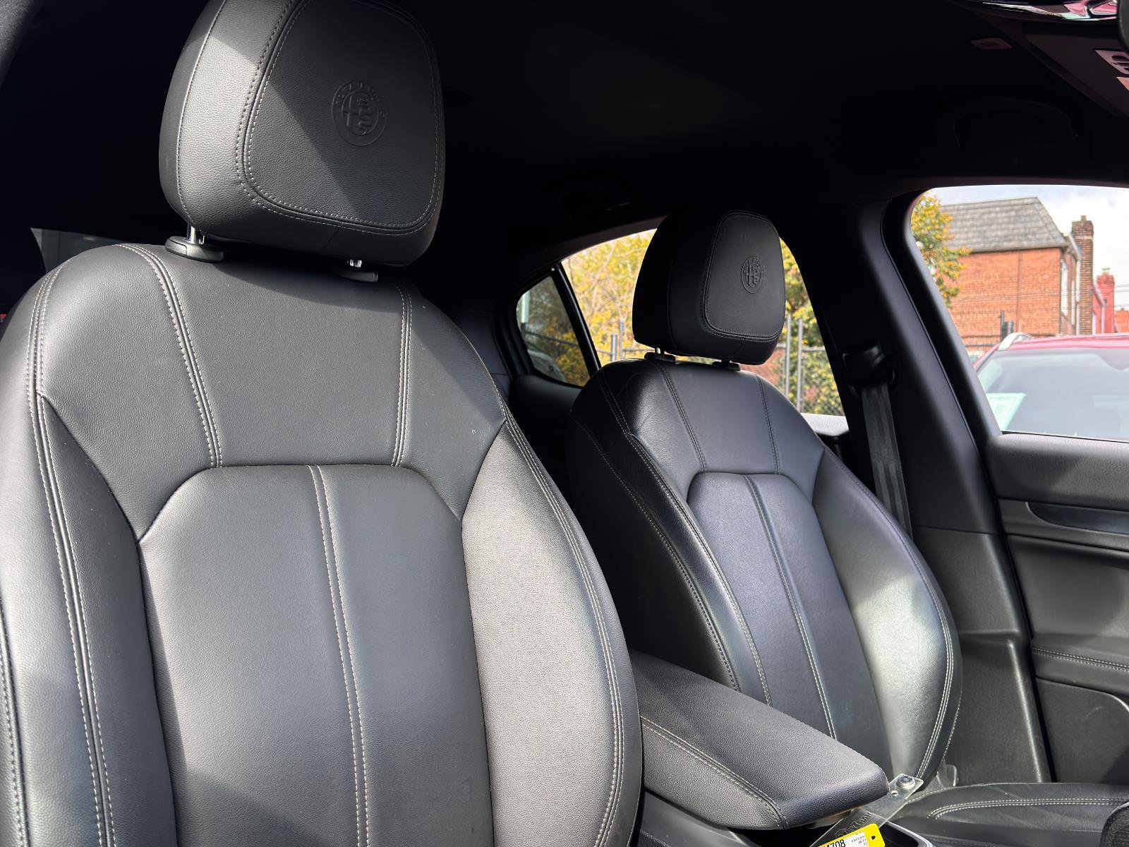 Used 2022 Alfa Romeo Stelvio Sprint image 28