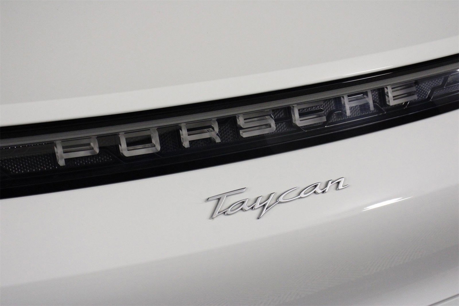 Used 2025 Porsche Taycan image 22