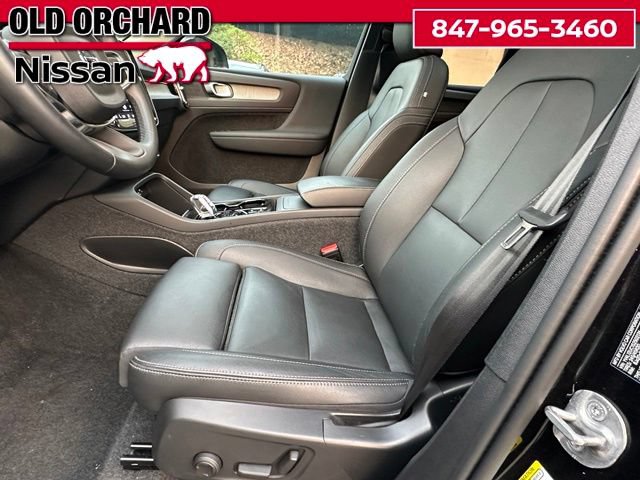 Used 2025 Volvo XC40 B5 Plus AWD/4WD image 10