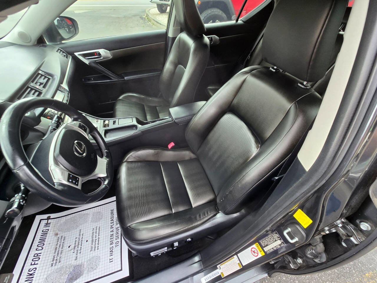 Used 2011 Lexus CT 200h Premium image 12