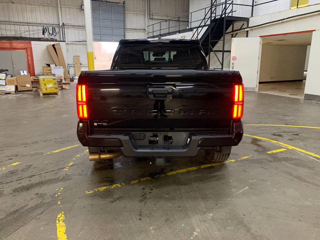 Used 2024 Toyota Tacoma TRD Sport w/ TRD Sport Premium Package image 4