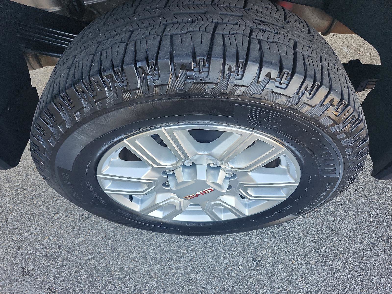 Used 2024 GMC Sierra 2500 SLT w/ SLT Premium Package image 9