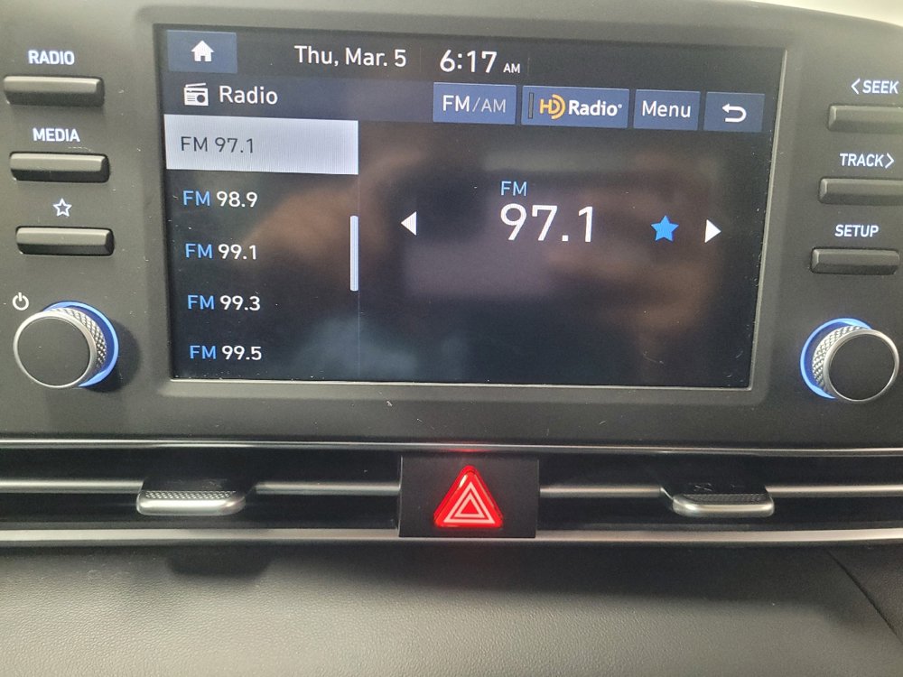 Used 2025 Hyundai Elantra SE image 25