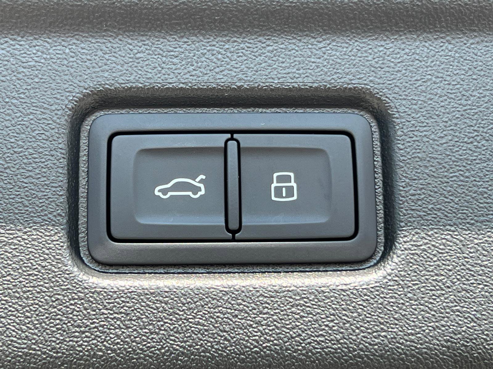 New 2025 Audi A6 e-tron Premium Plus image 13