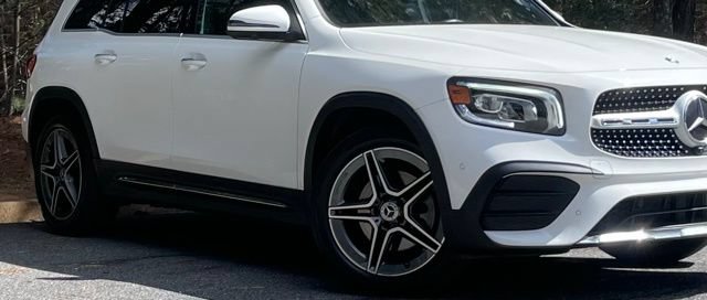 Used 2021 Mercedes-Benz GLB 250 4MATIC w/ AMG Line image 11