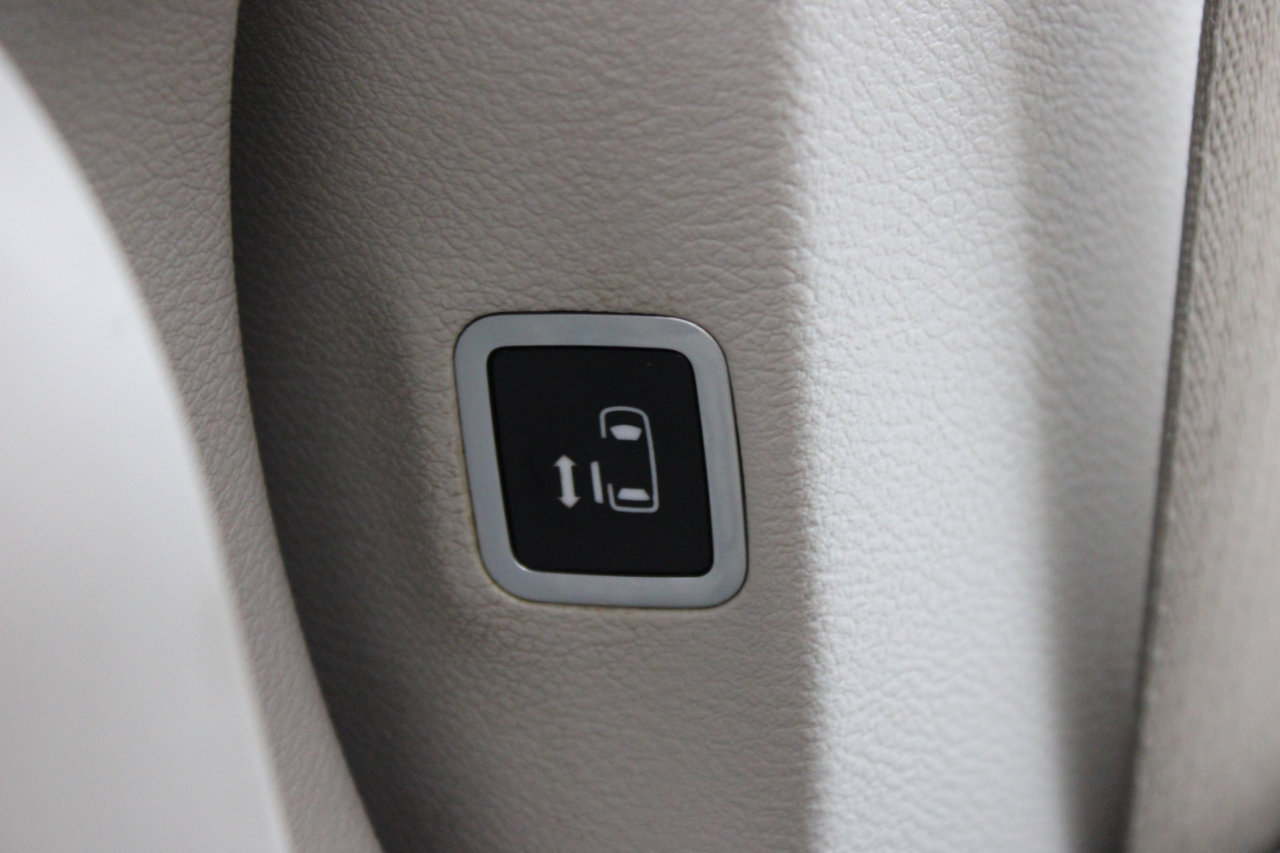 Used 2018 Chrysler Pacifica Limited image 37