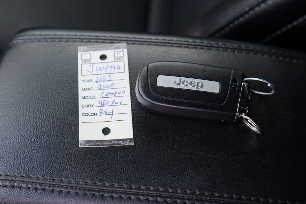 Used 2023 Jeep Compass Latitude AWD/4WD image 33