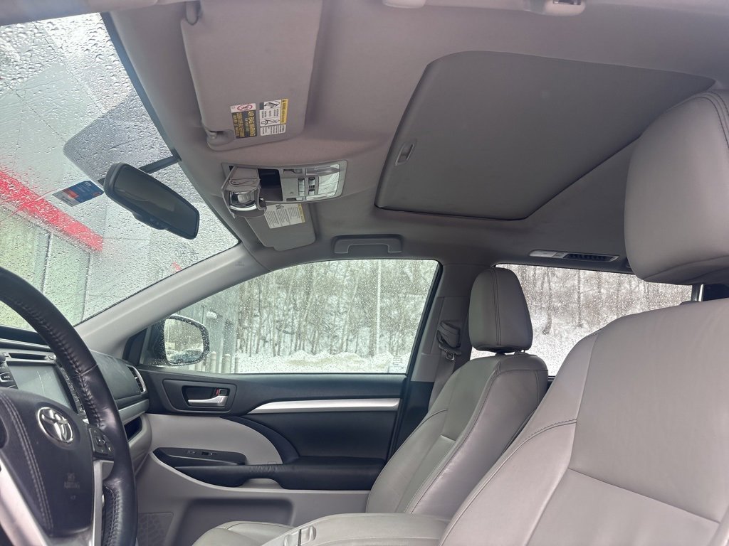 Used 2015 Toyota Highlander XLE image 21