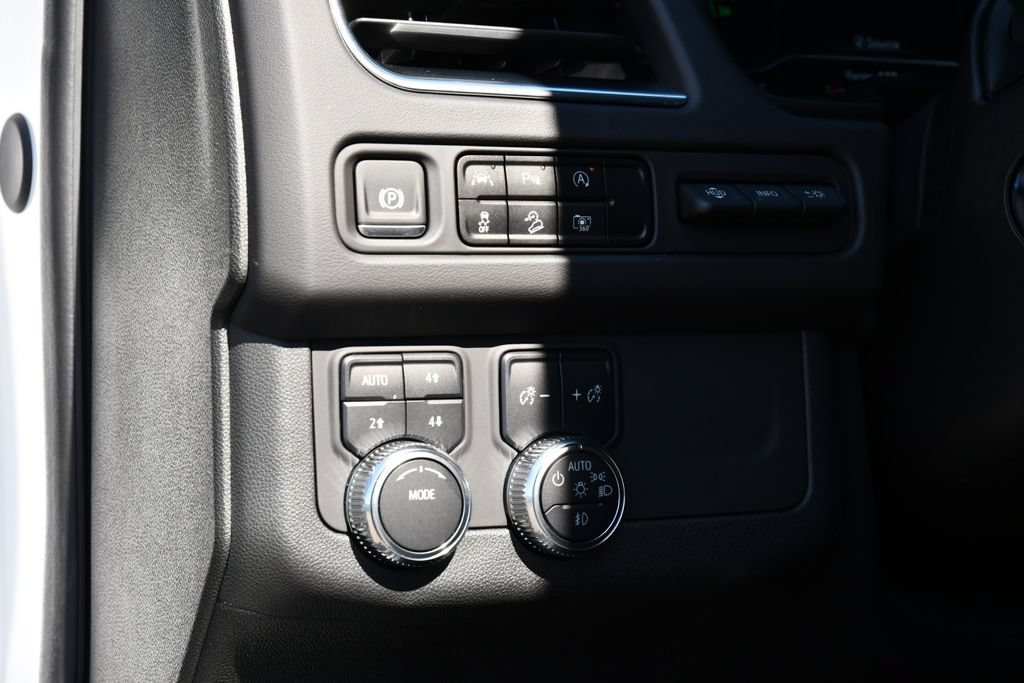 Used 2024 GMC Yukon AT4 w/ AT4 Premium Package AWD/4WD image 20
