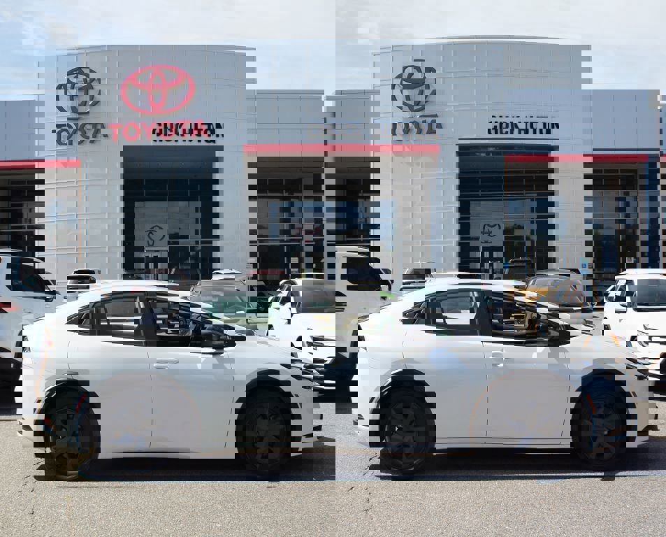 Used 2023 Toyota Prius LE video 1