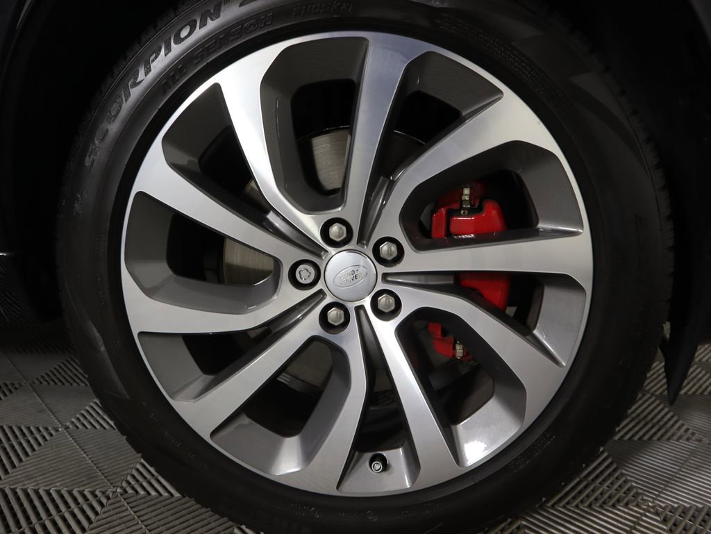 Used 2025 Land Rover Discovery Sport Dynamic SE image 32