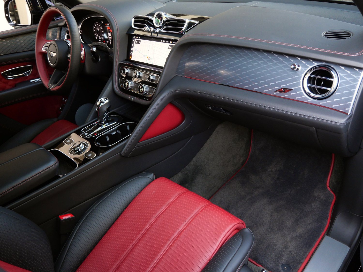 Used 2022 Bentley Bentayga image 24