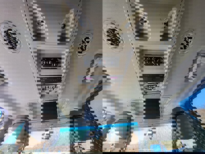 Used 2016 Chrysler Town & Country Touring-L image 21