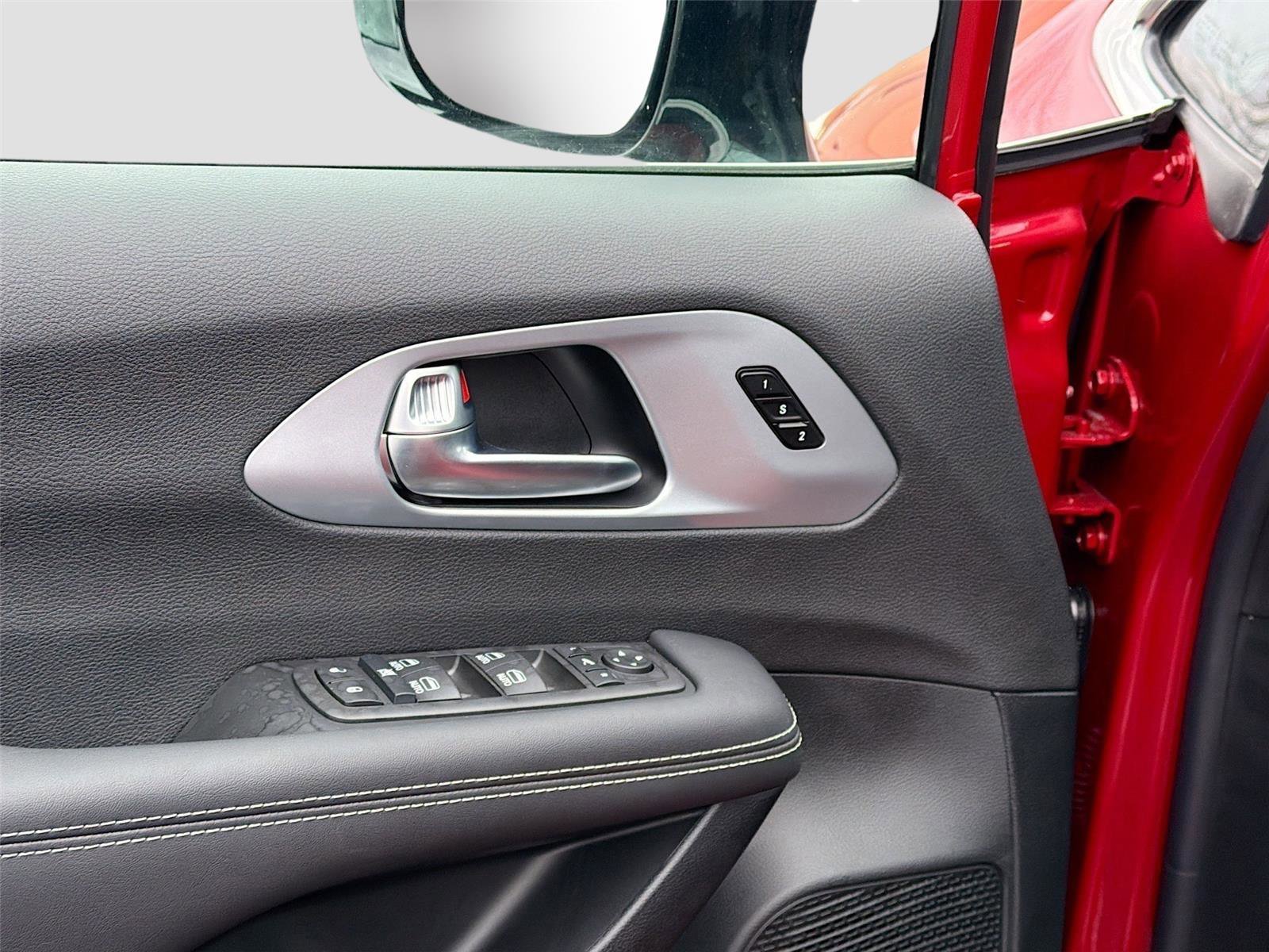 New 2026 Chrysler Pacifica Limited w/ Trailer Tow Group image 18