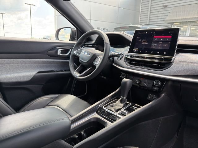 Used 2024 Jeep Compass Latitude image 13