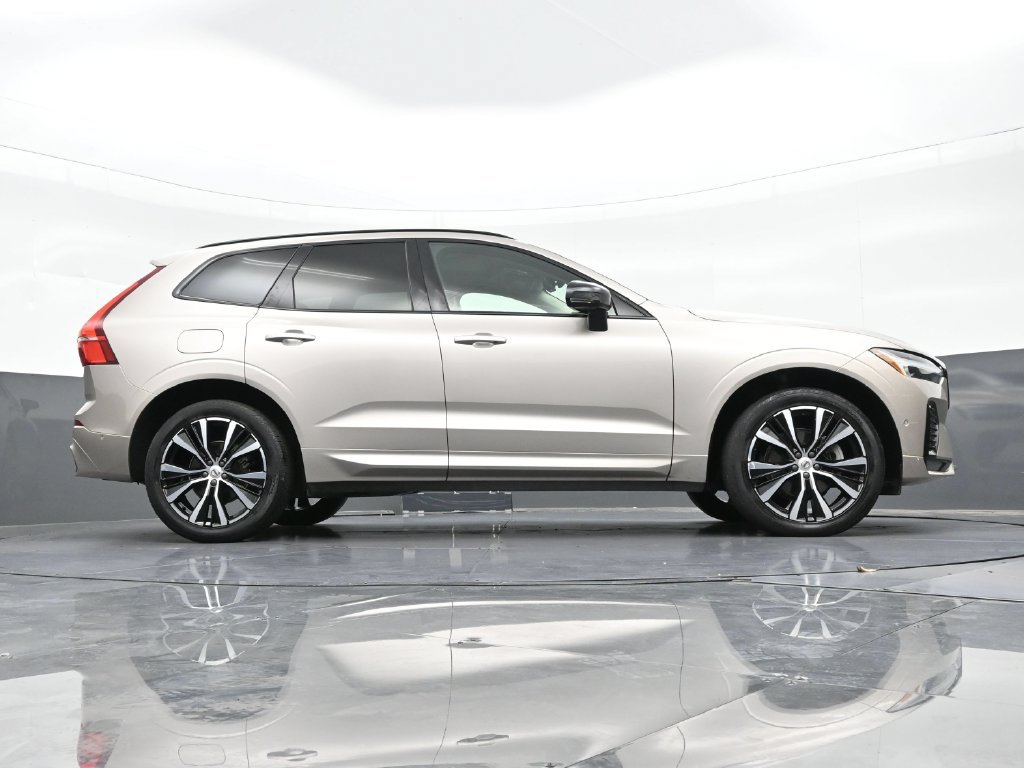 Certified 2024 Volvo XC60 B5 Plus AWD/4WD image 34